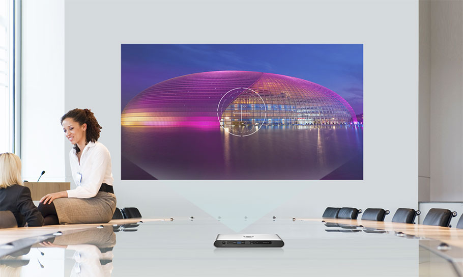 全自动对焦,智能梯形校正